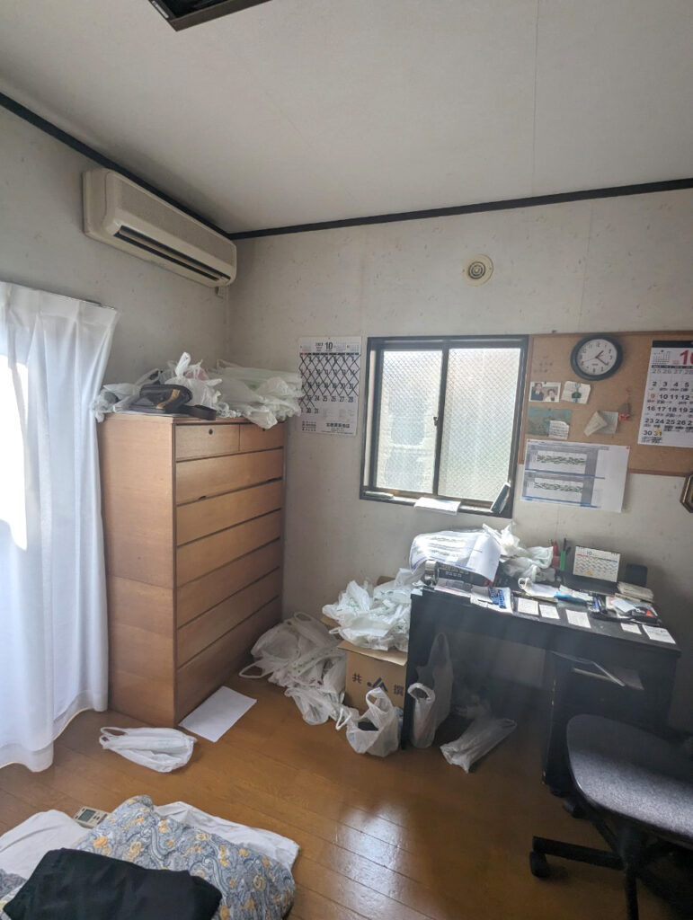 足立区六木の共有持分物件買取実績｜生活感や荷物が残る買取時の居室内観