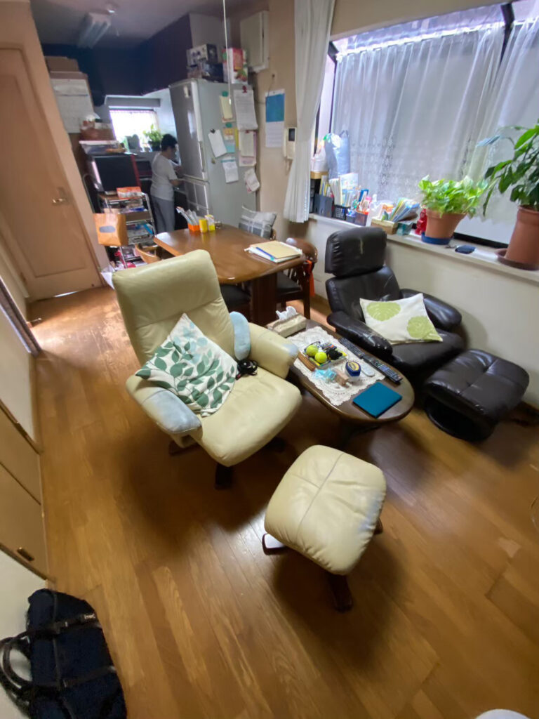 西東京市芝久保町の中古戸建買取実績｜家具や生活感が残る買取時の居室・ダイニングスペース