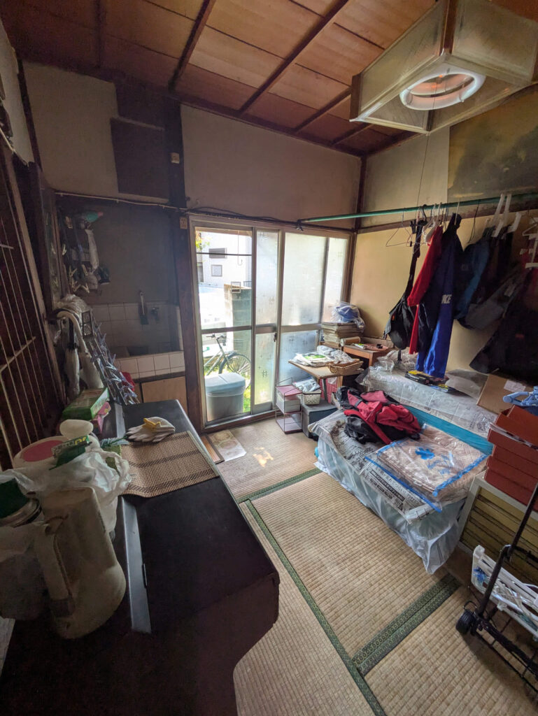 板橋区加賀の再建築不可買取実績｜築古住宅・生活感のある和室内観