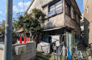 板橋区加賀の再建築不可買取実績｜間口不足による再建築不可と建物の傾きにより、一般売却が困難だった事例