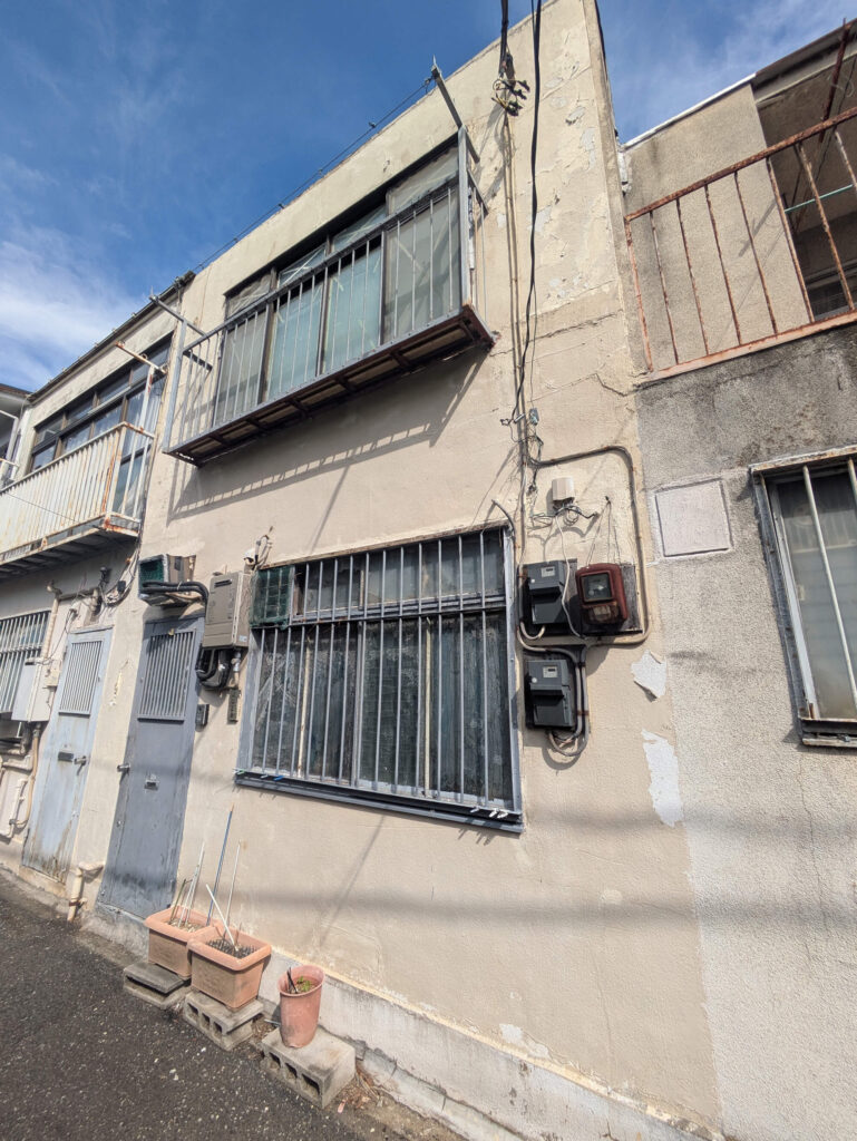 板橋区向原の連棟式建物買取実績｜築古連棟式建物外観・老朽建物