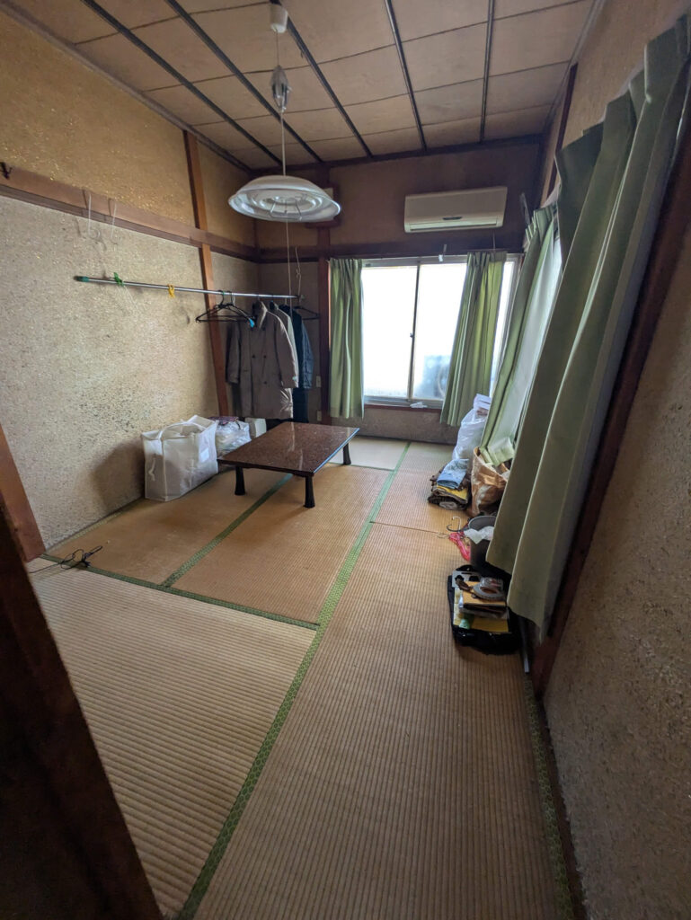 台東区根岸の狭小連棟空き家買取実績｜築古住宅・和室内観