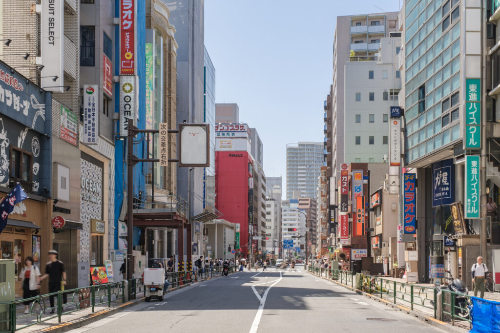 練馬駅南口前　駅前通りの商店街　東京都練馬区