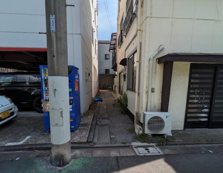 葛飾区　間口2m以下の未接道の通路
