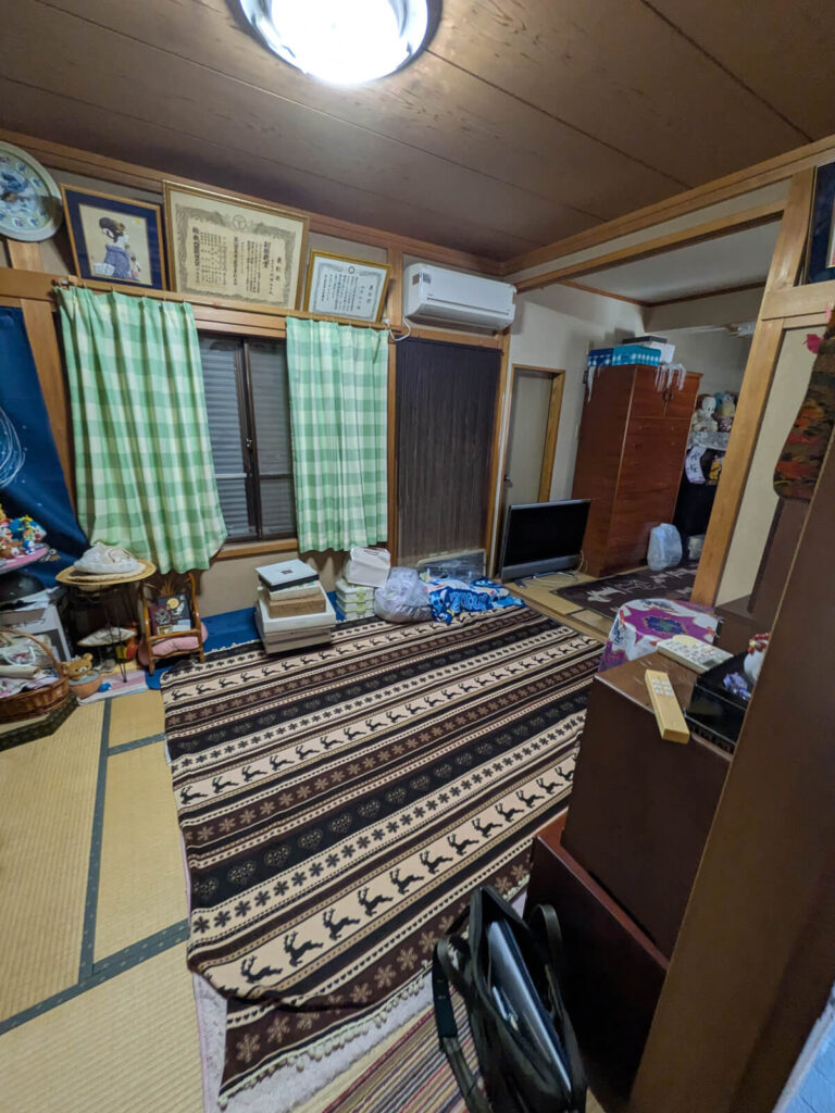 埼玉県ふじみ野市の空き家買取実績|融資NGで売却できなかった住宅・残置物がある室内写真