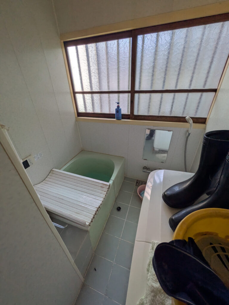 千葉県松戸市の古い住宅浴室写真|管理が難しく売れない空き家の買取実績・現地調査